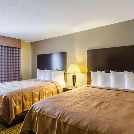 Rodeway Inn 布罗克顿 外观 照片