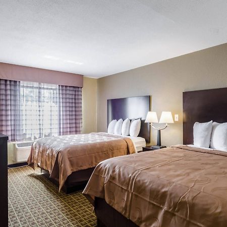 Rodeway Inn 布罗克顿 外观 照片
