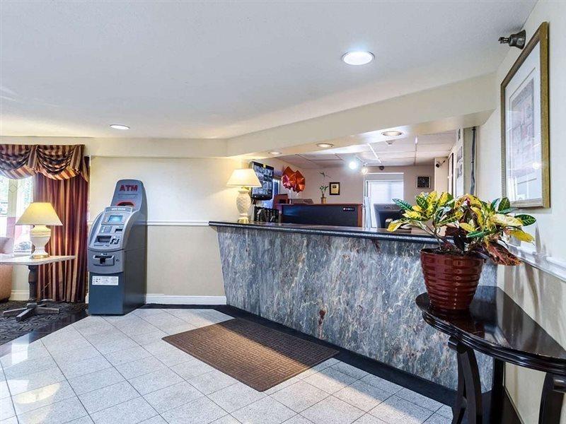 Rodeway Inn 布罗克顿 外观 照片