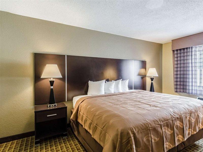 Rodeway Inn 布罗克顿 外观 照片