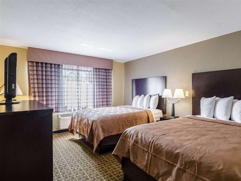 Rodeway Inn 布罗克顿 外观 照片