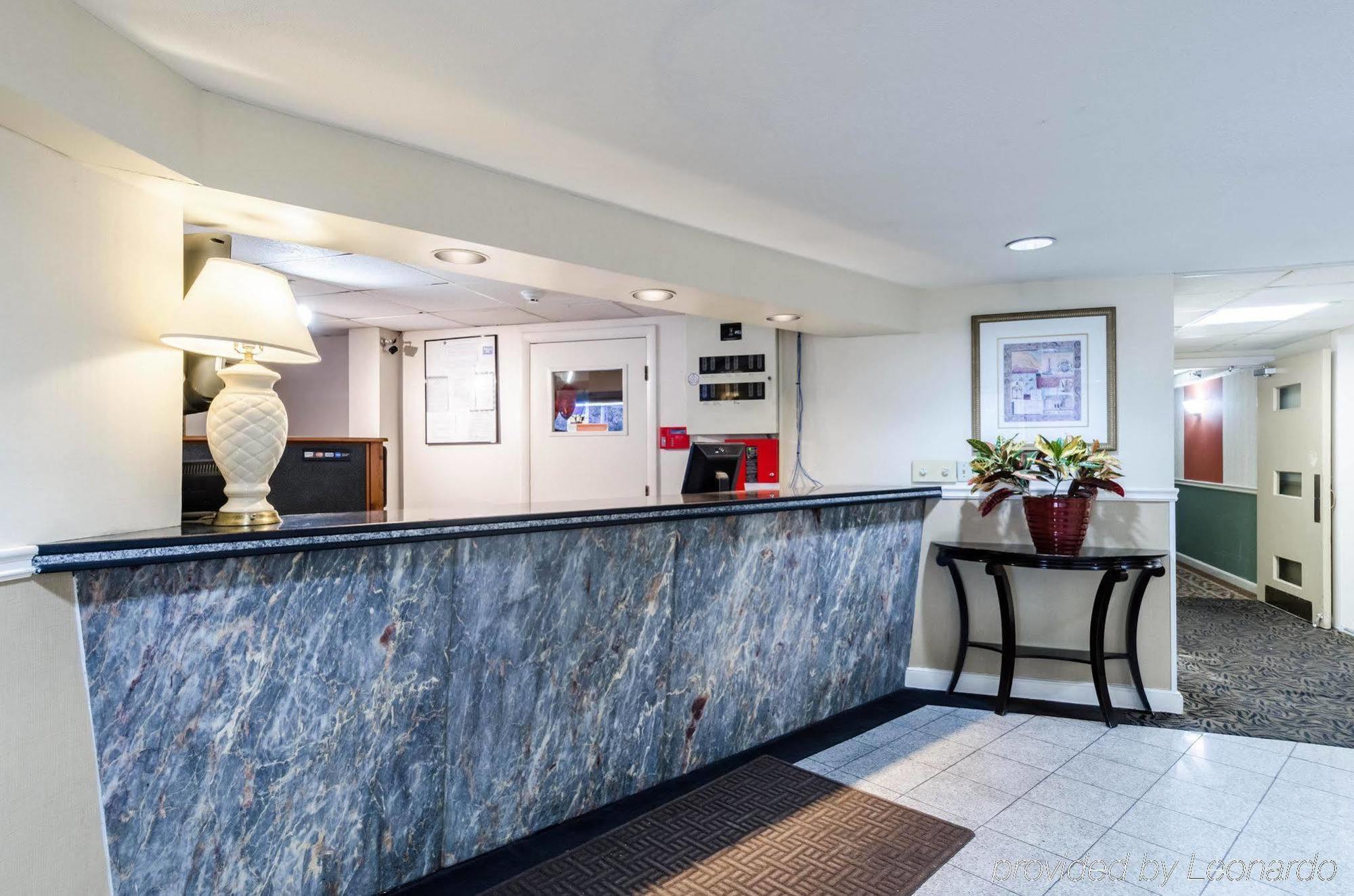 Rodeway Inn 布罗克顿 外观 照片