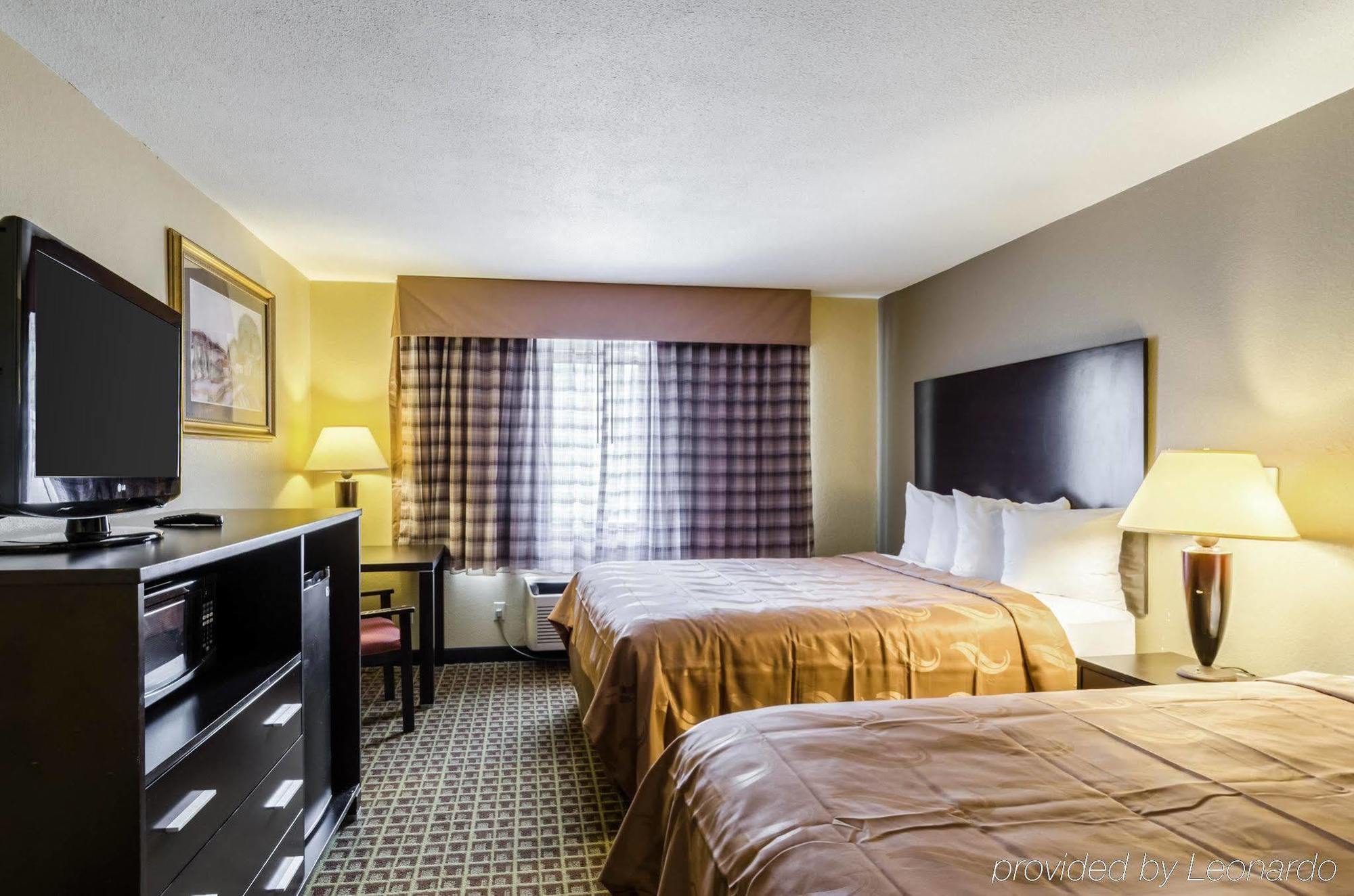 Rodeway Inn 布罗克顿 外观 照片