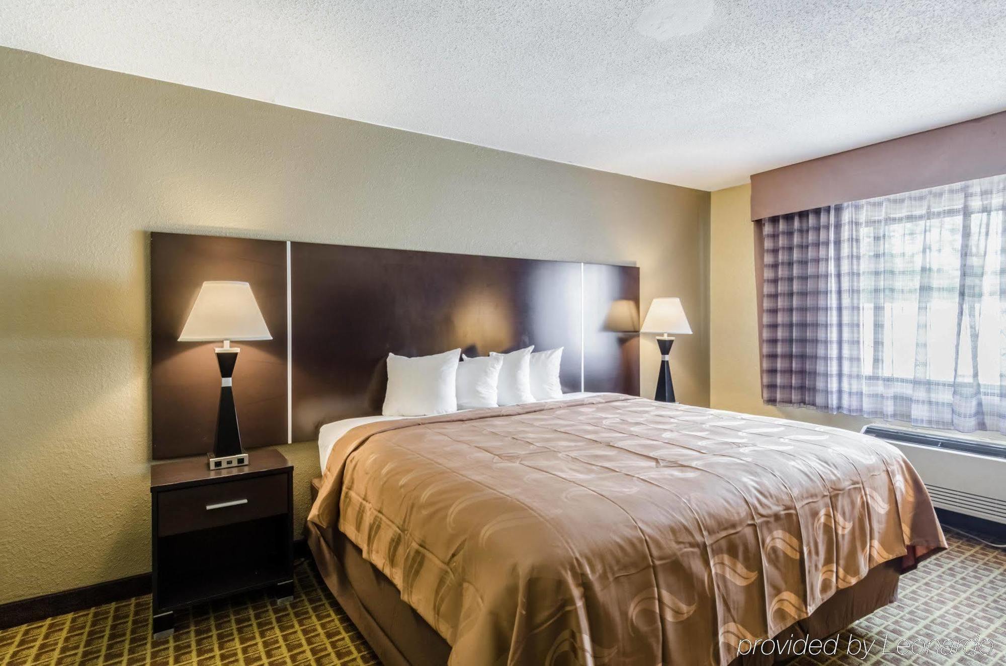 Rodeway Inn 布罗克顿 外观 照片