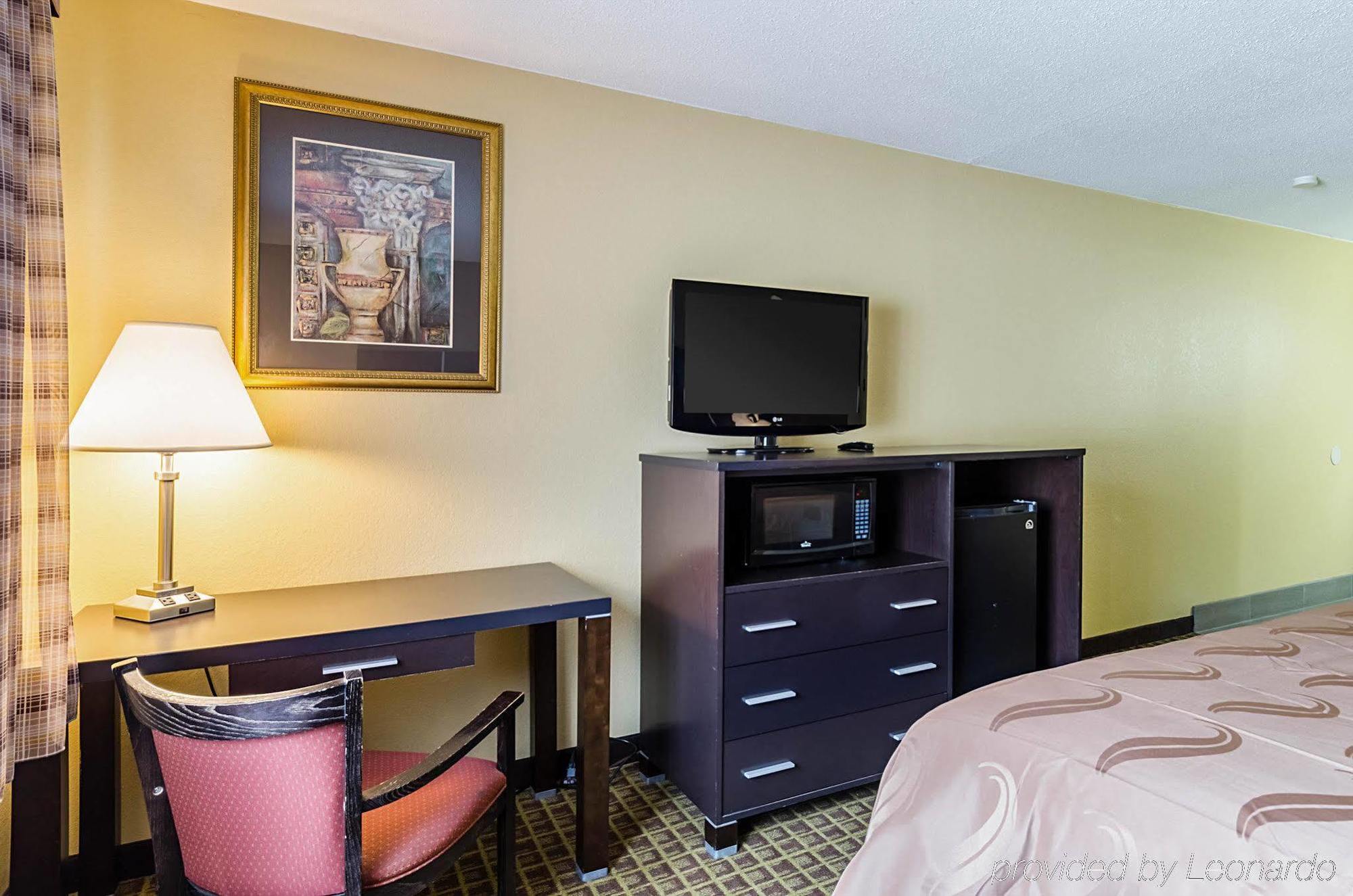 Rodeway Inn 布罗克顿 外观 照片