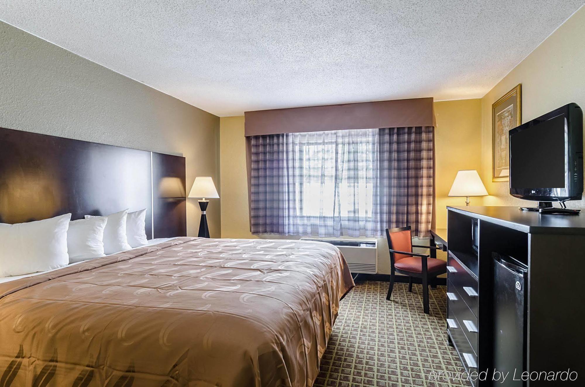 Rodeway Inn 布罗克顿 外观 照片