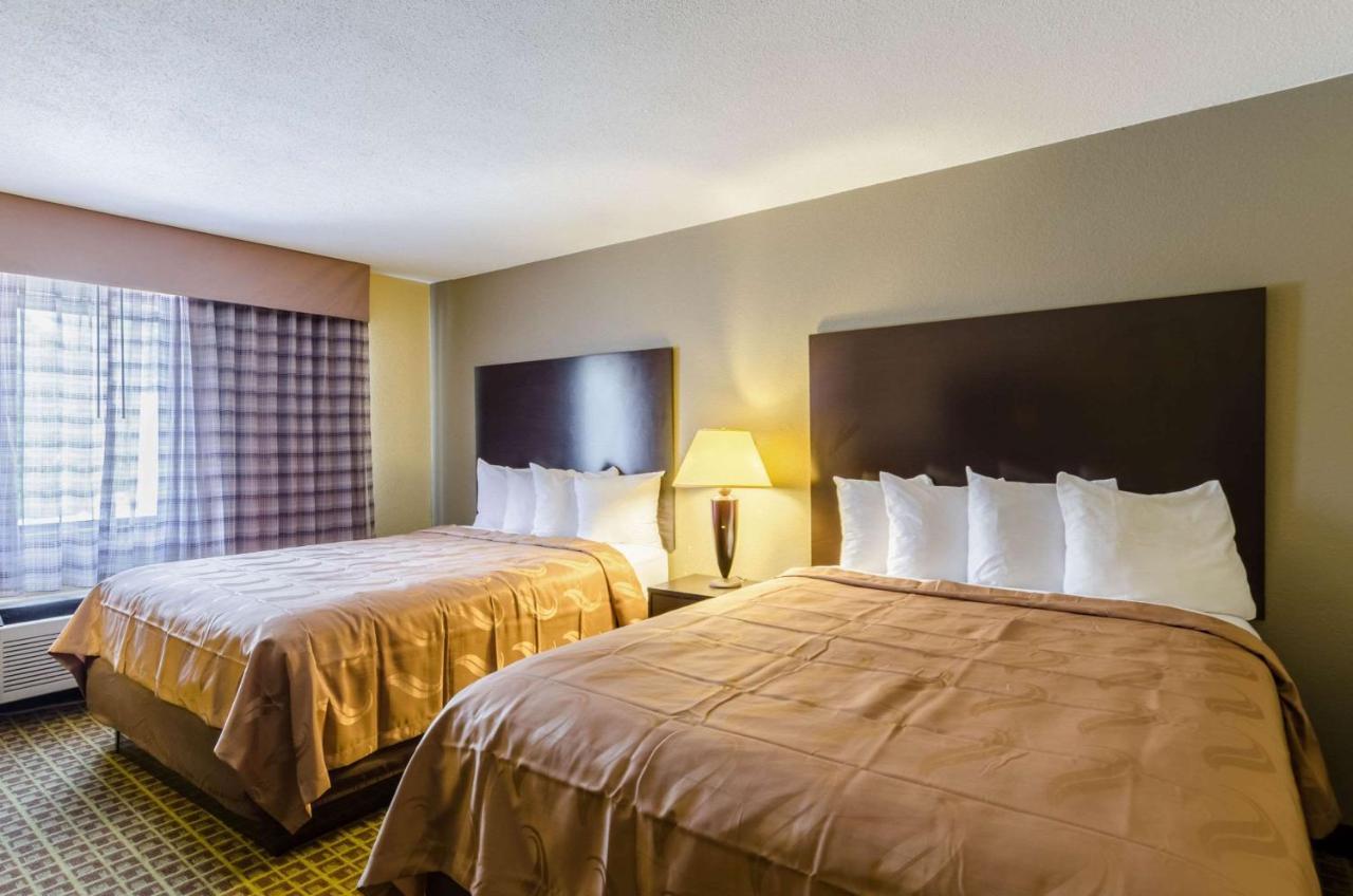 Rodeway Inn 布罗克顿 外观 照片