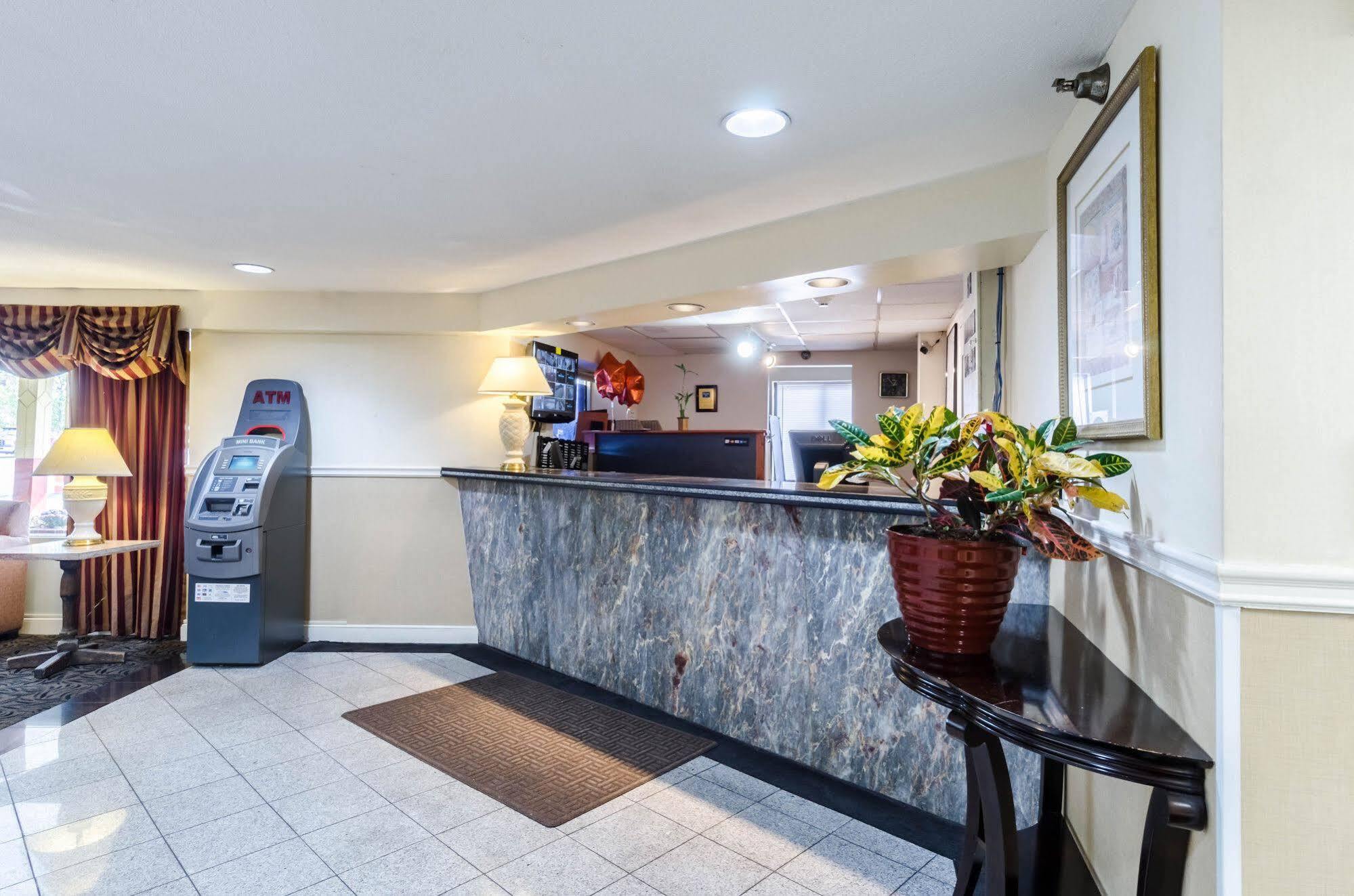 Rodeway Inn 布罗克顿 外观 照片