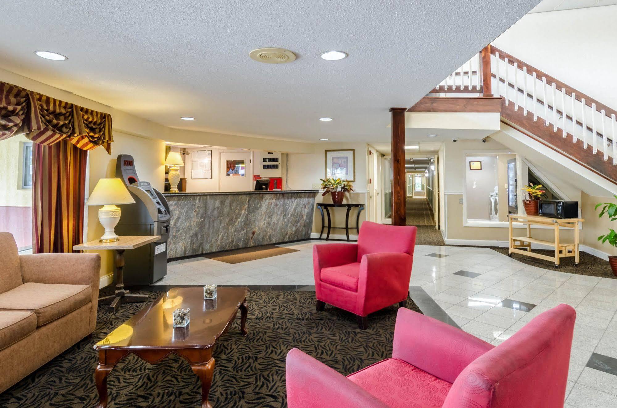 Rodeway Inn 布罗克顿 外观 照片