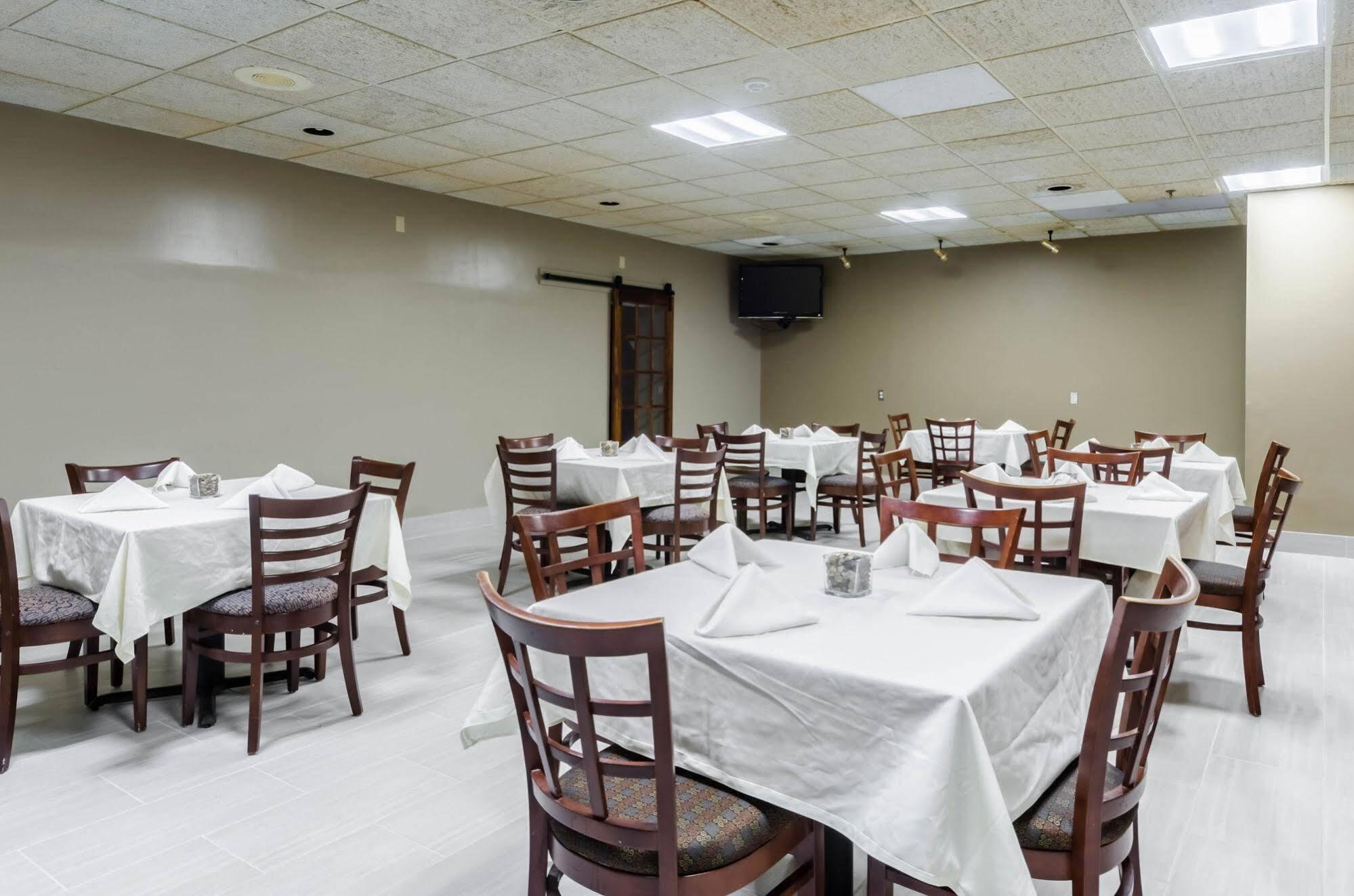 Rodeway Inn 布罗克顿 外观 照片