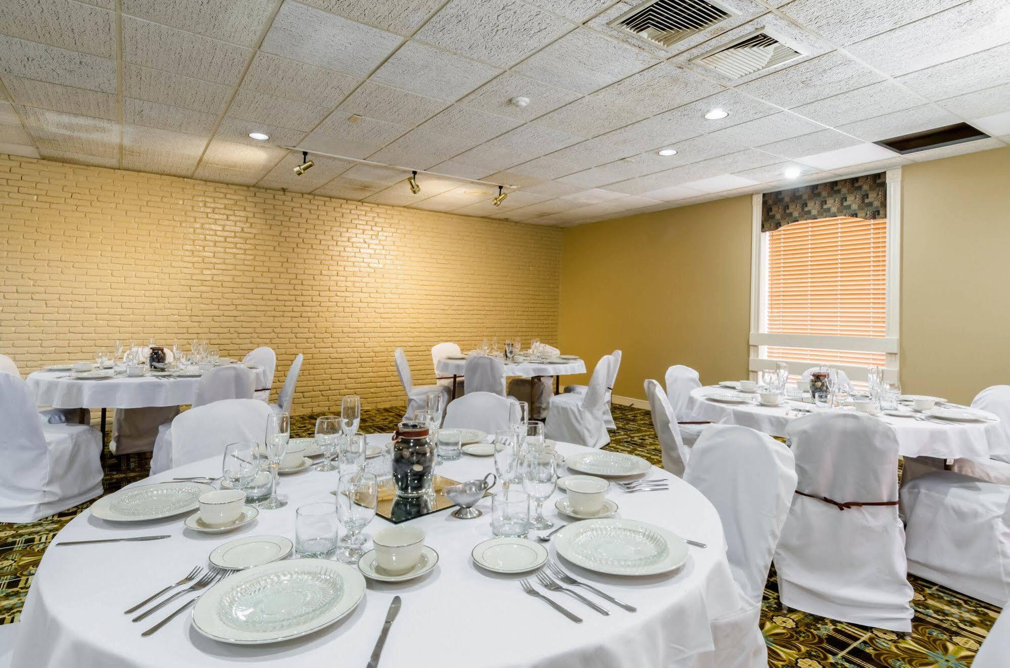 Rodeway Inn 布罗克顿 外观 照片