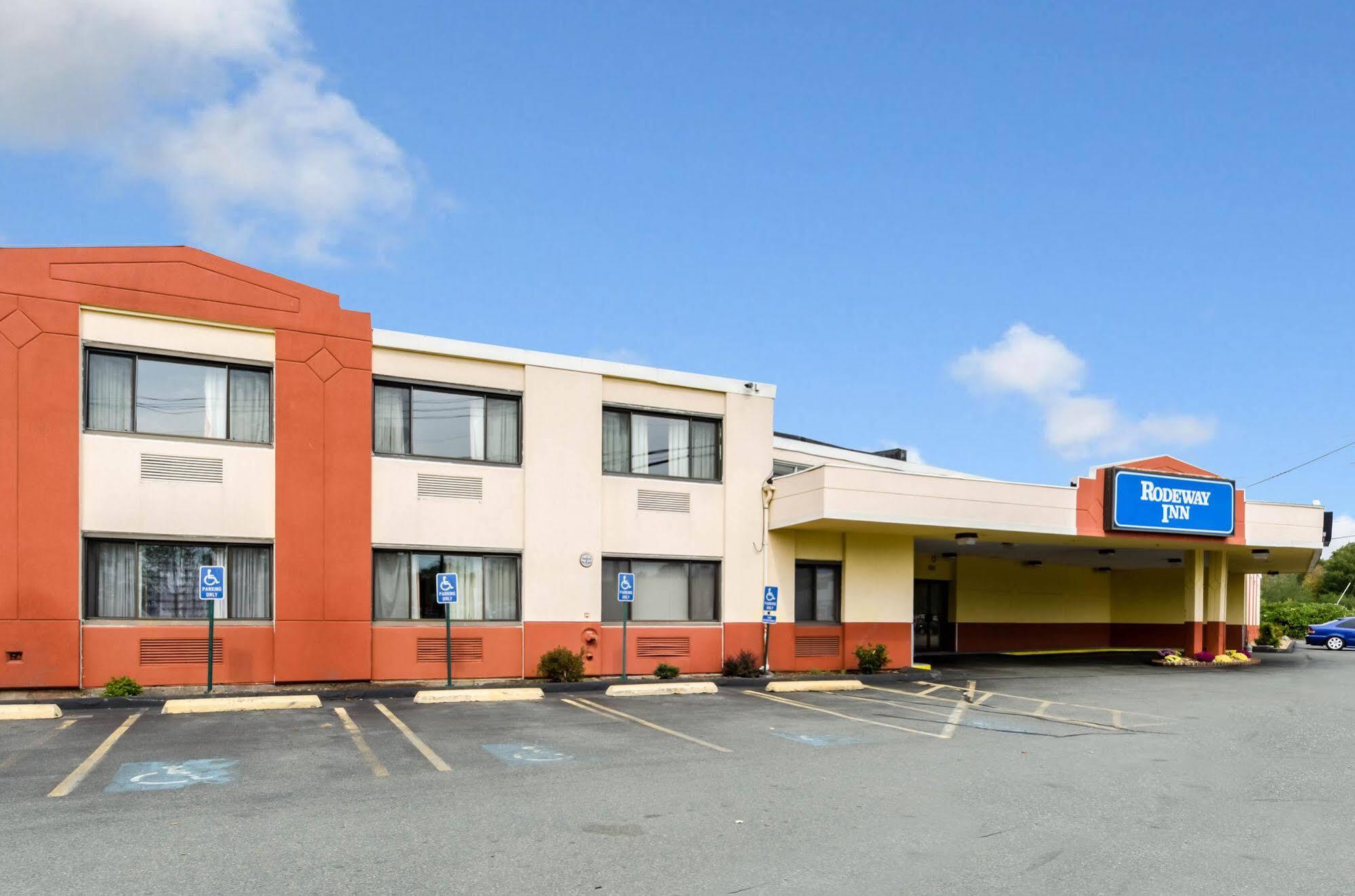 Rodeway Inn 布罗克顿 外观 照片