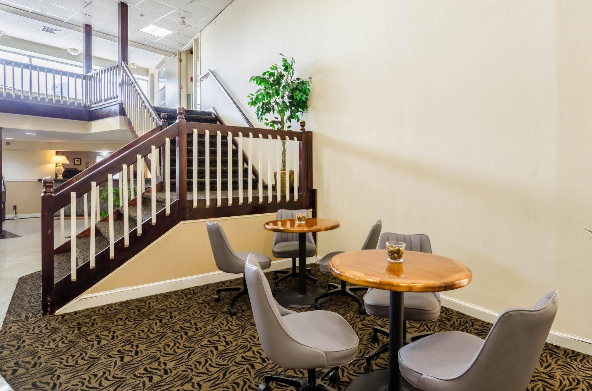 Rodeway Inn 布罗克顿 外观 照片