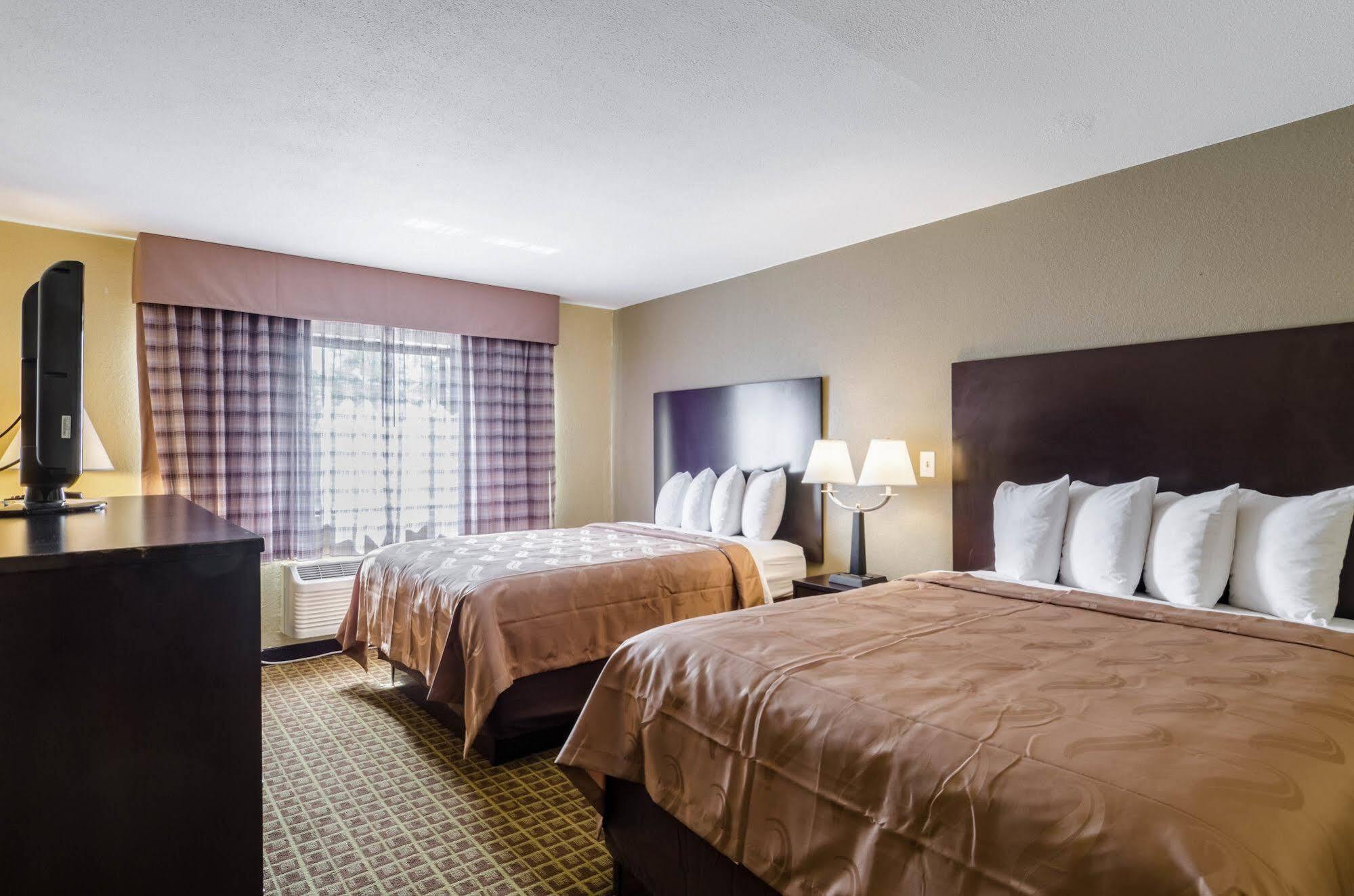 Rodeway Inn 布罗克顿 外观 照片